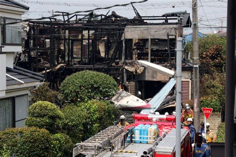 Sugar crash на русском mp3. Light plane crashes into Tokyo residential area