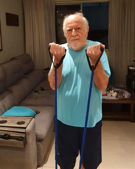 At 88 and 79 years old, respectively, ary fontoura and betty faria will enter the globo under pressure series representing an elderly couple with the hiv virus. Ary Fontoura faz ginástica em casa e manda recado: 'Não dá ...