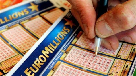 Ce résultat euromillions aura fait pas moins de 1 984 165 heureux ayant gagné à au moins l'un des 13 rangs de l'euromillions, soit un nombre qui se situe dans la moyenne habituellement constatée (2 241. Tirage Euromillions du mardi 12 mai: voici les chiffres qu ...