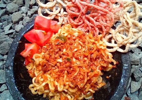 Resep indomie soto goreng pedas bahan: Resep Indomie Goreng Nyemek Pedas / Cara Mudah Meracik Mie Goreng Nyemek Spesial Terlengkap ...