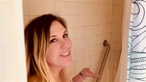 Here's the correct way to use a shampoo bar. How to use Lush Shampoo Bar - YouTube