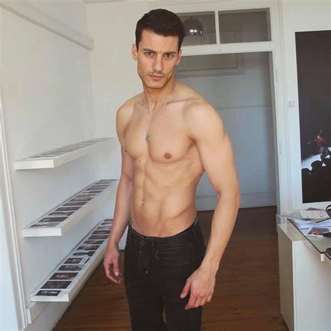 Ruben rua já não esconde a paixão pela modelo cristina margarida mantas e foi fotografado aos beijos na praia. Cristina Ferreira e Ruben Rua aos beijos? Só mesmo para as ...