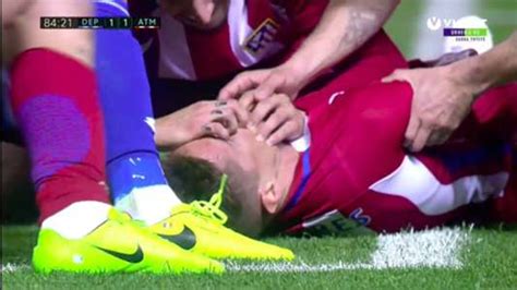 Fernando torres picked up another hamstring injury with spain this week rafael benitez claims liverpool need to work out how fernando torres has suffered three hamstring injuries while playing for. Fernando Torres suffers horrific head injury after collision in Atletico Madrid draw | Goal.com