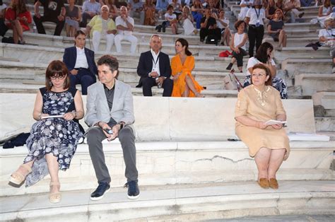 Επίσκεψη της πτδ στο κτήμα τατοΐου. Η καλοκαιρινή εμφάνιση της Κατερίνα Σακελλαροπούλου στο ...