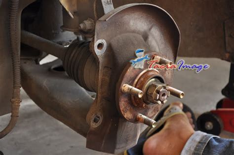 Drc toys kini berada di; tacra's diy garage: Knuckle Wira / Mitsu