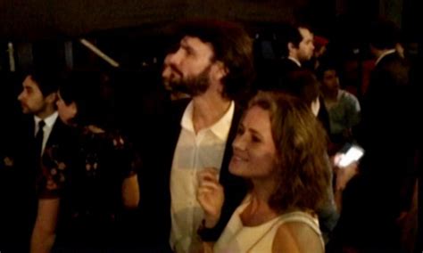 After the divorce, she returned to acting and singing with the seventh season of los 80.6. FOTOS! Paparazzean a Amaya Forch con joven de la serie Los ...