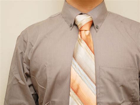Then simply follow the steps below: How to Tie a Traditional Windsor Knot (Tie): 12 Steps