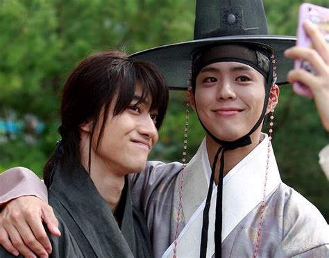 Father, mother (deceased), older brother and two older sisters. Kwak Dong Yeon revela qué dice Park Bo Gum cuando está muy ...