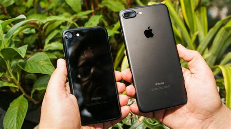 It also comes in two hot new colors: iPhone 7 propels Apple to record-shattering sales - CNET