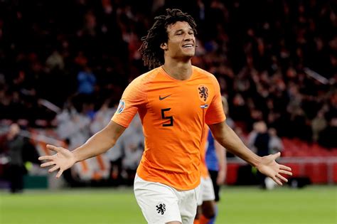 He is known for being a soccer player. Waarom Guardiola zo gek is van Nathan Aké | Foto ...