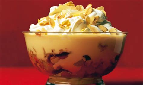 Dame mary rosa alleyne hunnings dbe, known professionally as mary berry, is an english food writer, chef, baker and television presenter. Recipe: Classic old-fashioned trifle | Mary berry recipe ...