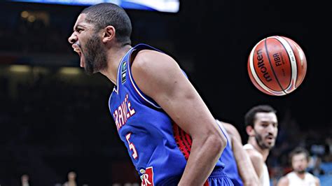 During nicolas batum's fourth season in charlotte, the frenchman yet again played more than 30 minutes per contest (31.4) for a ninth consecutive season. Des grands absents chez les basketteurs français | Jeux ...