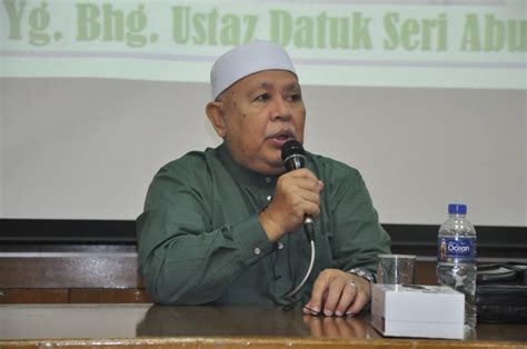 Allahyarham meninggal dunia sekitar 7.30 pagi tadi pada usia 73 tahun. Rebah Waktu Mahu Solat Subuh, Ustaz Datuk Seri Abu Hassan ...