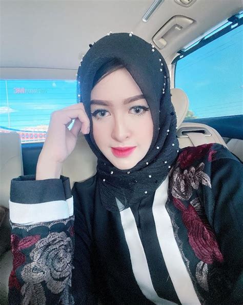 Malah, figuranya membuatkan ramai yang mengagumi kejelitaan ibu beranak dua itu. Persediaan Raya Masak Rendang, Cuba Resipi DP Eina Azman ...