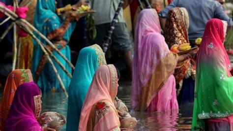 Bagaimanakah yang dimaksudkan sebagai jatuh talaq? Talak Tiga dianggap tidak konstitusional di India - BBC ...