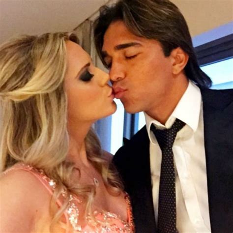 Na sua primeira coletiva após o retorno marcelo moreno teve ao lado sua esposa marilisy antonelli e a pequena maria clara, filha do casal. Fla Ego: Fotos do casamento do goleiro Paulo Victor ...