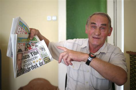 Egy alkotónak illik követni a világ eseményeit, és amik megfogalmazódnak bennem, azok. Gyerekeiket lepik meg a 25 ezres utalványból a Blikk ...