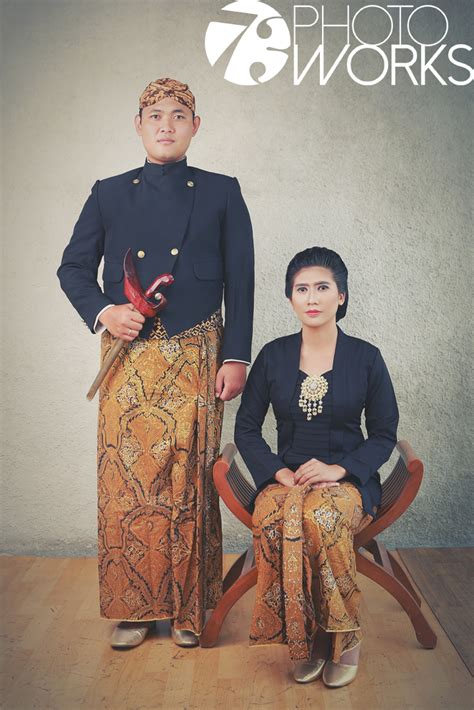 Simak artikel ini ya, brides! Foto Prewedding Adat Jawa Dwi & Puguh - JASA FOTO PRE ...