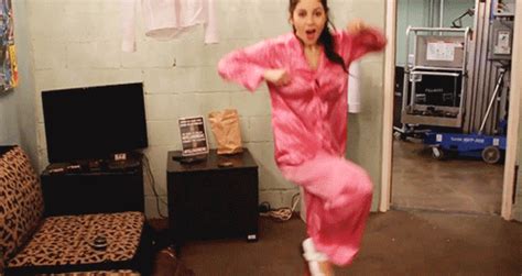 When you have to take advantage of nitro. fille danser en pyjama Image, GIF animé