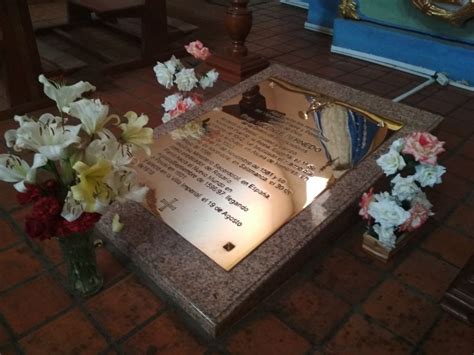 Vicente bernedo prefers to play with right foot. Van 400 años que no se puede beatificar a fray Vicente Bernedo