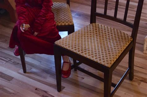 On this page, we will show you some simple guides on how to recover dining room chairs by yourself! Reusing What We Have: Recovering Dining Room Chairs. - Clean.