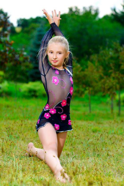 Our general conditions of use apply to all flexi images and printed matter. ᐈ Gymnast stock pictures, Royalty Free little girl gymnast ...