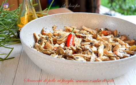 Ideale per la farcitura di tramezzini, panini e pasticceria salata. Straccetti di pollo ai funghi, sesamo e salsa di soia ...