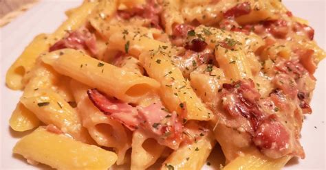 L'idea interessante di confrontare due modi opposti di gestire un aspetto chiave della contemporaneità non trova un'adeguata narrazione cinematografica. Carbonara penne GmLm | Eleonóra Beáta Elek receptje ...