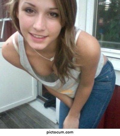 Cam captures, selfies, boyfriend videos and all other kinky teen amateur girls pictures. Downblouse Porn Pic, Gifs and Videos | PIC TO CUM