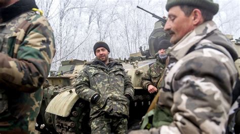 Bekijk alle wedstrijden van oekraïne. Foto's: Soldaten in Oekraïne hebben tijd voor een potje ...