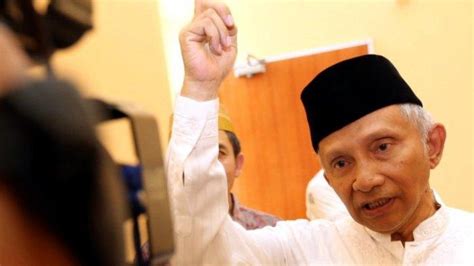 Amien rais bersama sejumlah aktivis dan tokoh menyampaikan surat kepada kapolri jenderal idham azis terkait penembakan enam anggota fpi dan penahanan habib rizieq. Biasanya Rutin Lancarkan Kritik, Kini Amien Rais Berbelok ...