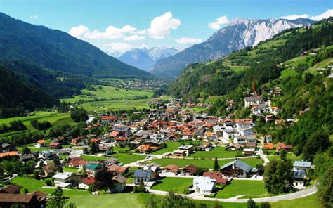 Ausztria legkeletibb tartománya nemcsak meseszép várairól, hanem számos termálfürdőhelyéről is ismert, amelyeket ráadásul a főbb útvonalakon nagyon könnyen elérhetünk, mivel többségük az. Ausztria - tirol - ötz háttérkép 96721