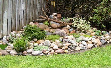 Learn how to build a rock garden or an alpine garden, how to mix stones and plants, with our fabulous design ideas from the experts at decoist. How to create a rock garden in home compound