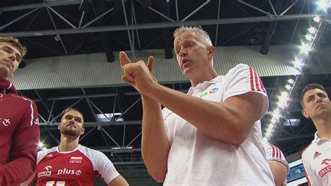 Część trybun w hali w holenderskim apeldoorn… Vital Heynen w emocjonalnej przemowie po drugim meczu z ...