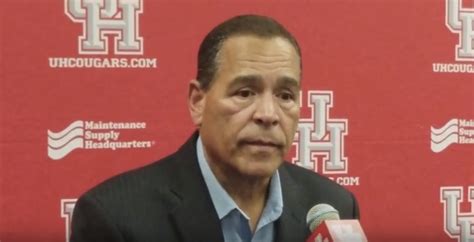 Kelvin dale sampson (5 ekim 1955 doğumlu) amerikalı houston cougars erkek basketbol takımının baş antrenörü olan basketbol koçu. Kelvin Sampson en tête de liste pour entraîner le Magic ...