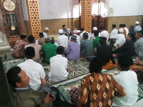 Sedangkan secara istilah mengandung makna naiknya rosulullah saw ke sidratul muntaha. Isra' Mi'raj Nabi Muhammad di LIngkungan Masjid ...