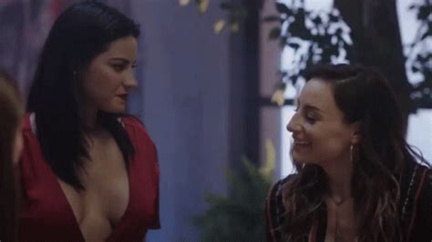 Creo que es muy interesante poner sobre la mesa el tema de las parejas swinger, nos dice maite perroni sobre el juego de las llaves, la nueva producción mexicana de. Maite Perroni El Juego De Las Llaves GIF - MaitePerroni ...