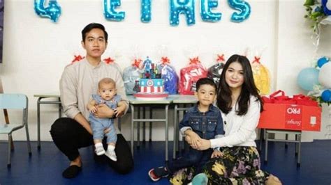 Meskipun masih kecil, jan ethes sudah memiliki banyak penggemar lho. Foto Perdana La Lembah Manah Cucu Jokowi di Usia 4 Bulan, Ikut Meriahkan Pesta Ultah Jan Ethes ...