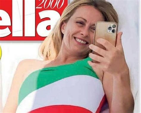 Lo considero un passaggio della nostra storia nazionale. Giorgia Meloni in costume presa in giro sui social: "Sei ...