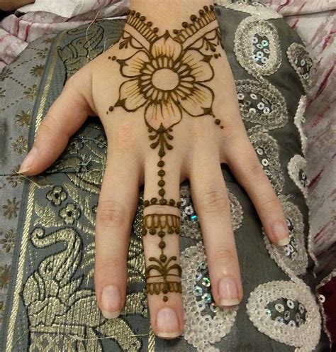 Often, they start on the hand and the design goes up and down both arms. Hire Miami Henna Tattoo Artist - Henna Tattoo Artist in ...