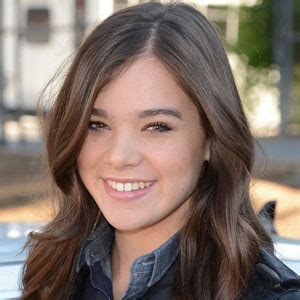 Do you like to read magazines about young actors? Hailee Steinfeld to be the next Bond Girl? - Mediamass