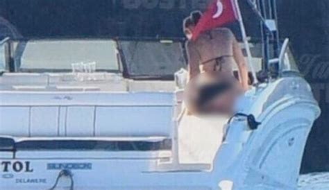 Geçen yaz yeğeni burcu başoğlu ile skandal görüntüleri ortaya çıkan murat başoğlu'nun intihara teşebbüs ettiği ileri sürülmüştü. Murat Başoğlu ve yeğeni Burcu Başoğlu Kabadayı'nın yeni ...