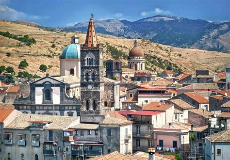 The medieval village of randazzo, located on the slopes of etna, has ancient origins: Randazzo view, province of catania - Sicily | Sicilia ...