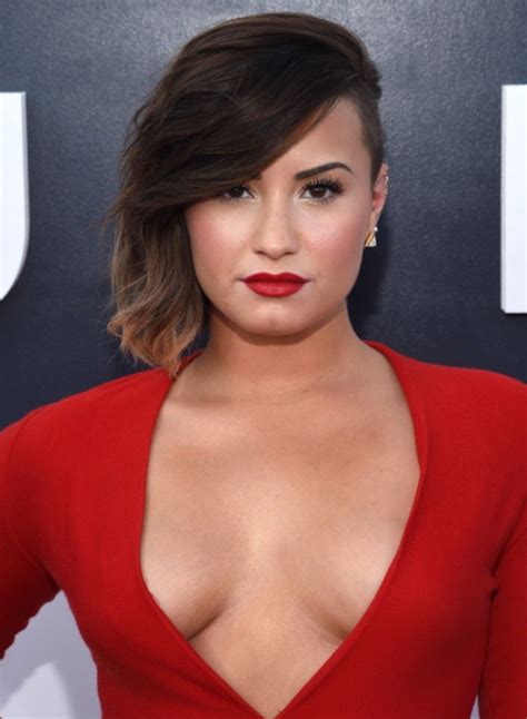 Demi Lovato 2021 Haircut / Celebrity Hair Changes in 2021: Haircuts, Color, Extensions - Please 