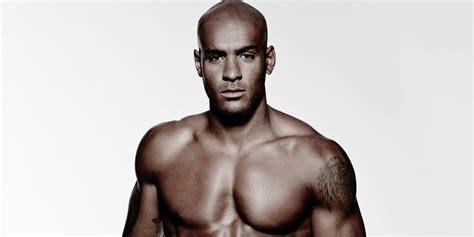 Fucsovics legyőzte fogninit a nyolcaddöntőben. Rugby player Tom Varndell from The Wasps strips naked for ...