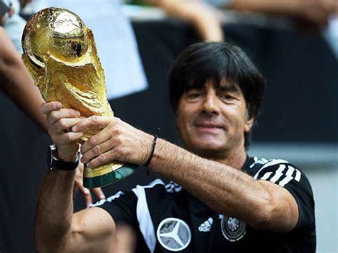 ▶ jetzt allgemeine infos über jogi löw. WM-Empfang für Joachim Löw in Freiburg: Die BZ berichtet ...