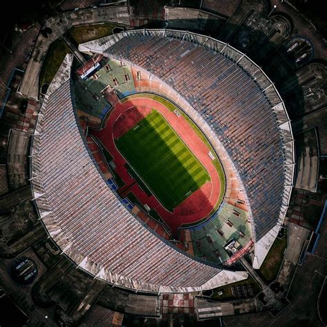 Stadium gelora bung tomo (indonesia) kapasiti: 36.4 mil curtidas, 565 comentários - Doentes por Futebol ...