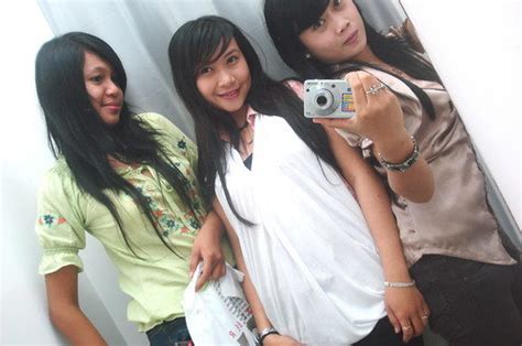 Cewek toge bh njeplak : Cerita Dewasa Dan Gambar Gambar Hot: Pamer BH Bertiga