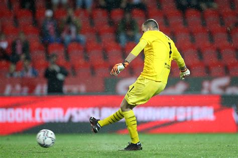 Ondřej kolář (born 17 october 1994) is a professional czech football goalkeeper currently playing for slavia prague in the czech first league. Fotbalisté Slavie neměli kopat penaltu, kterou proměnil ...