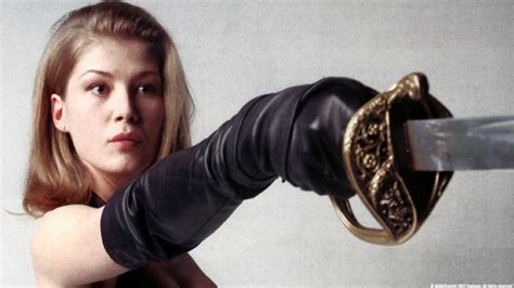 Born on january 27, 1979 in london, england, actress rosamund mary elizabeth pike is the only child of a classical violinist 2002 bond girls are forever (tv movie documentary) self. 10 Of The Hottest Bond Girls